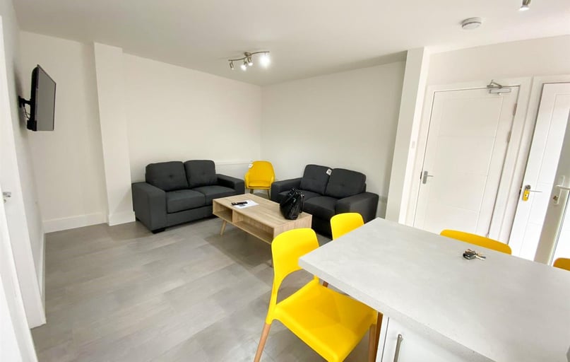 Warwick Avenue, Lenton Abbey, Beeston - Image 1